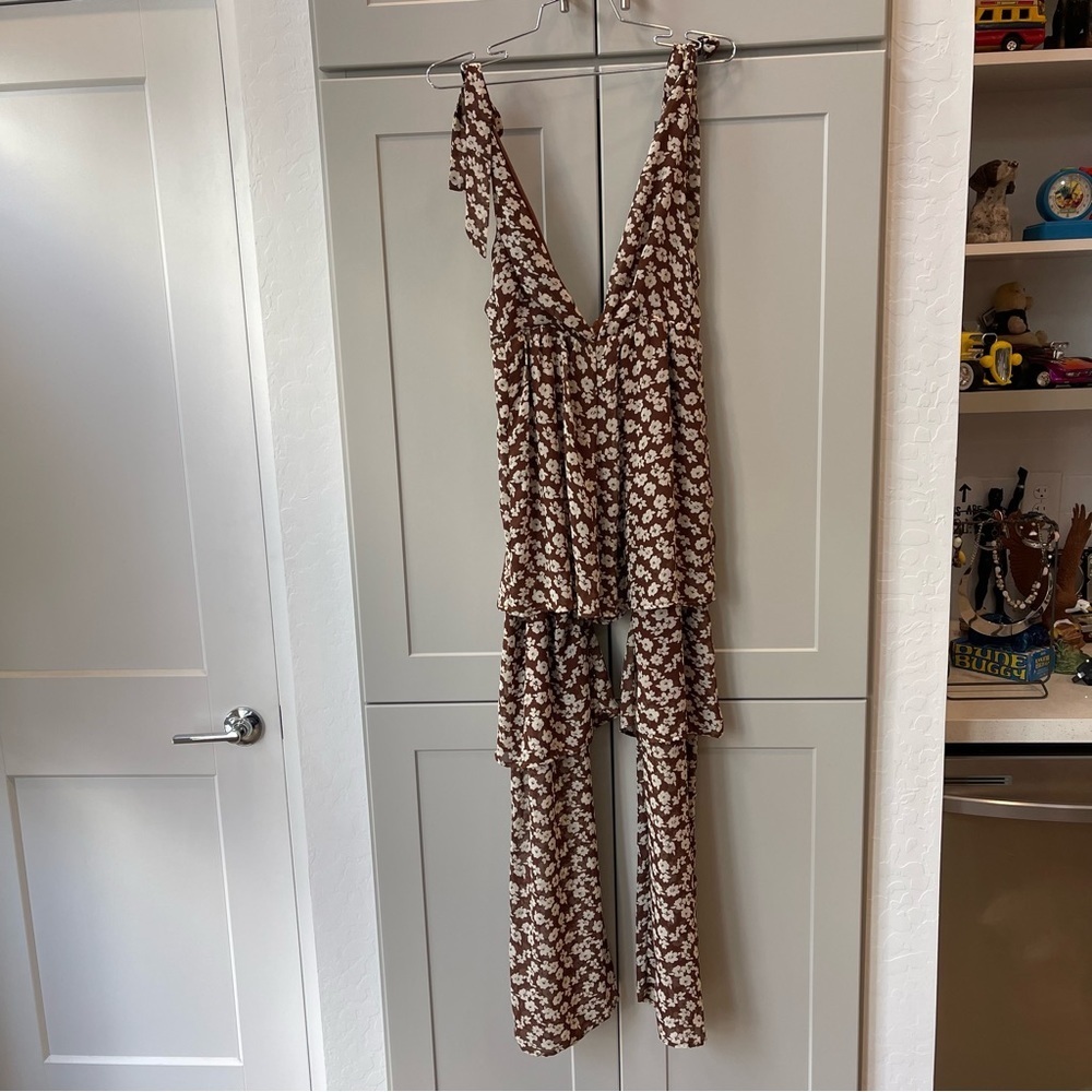 Urban Outfitters Inge Chiffon Plunge Tiered Ruffle Jumpsuit Floral Brown Boho XS - Picture 3 of 12